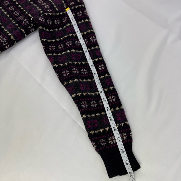Lord & Taylor 100% Shetland Wool V-Neck Sweater Small, snowflake Fair Isle - Picture 11 of 11